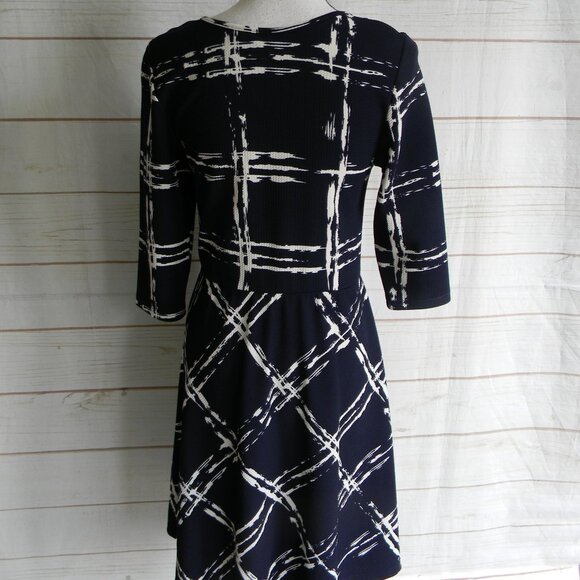KAKTUS NAVY BLUE/WHITE 3/4 SLEEVE V-NECK CLASSIC ARTSY GEOMETIRC DRESS SZ XS - Picture 3 of 3